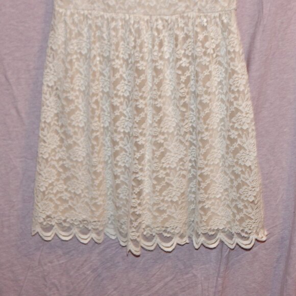Express Cream Lace Overlay With Cap Sleeves Dress Size 6 - Picture 3 of 4